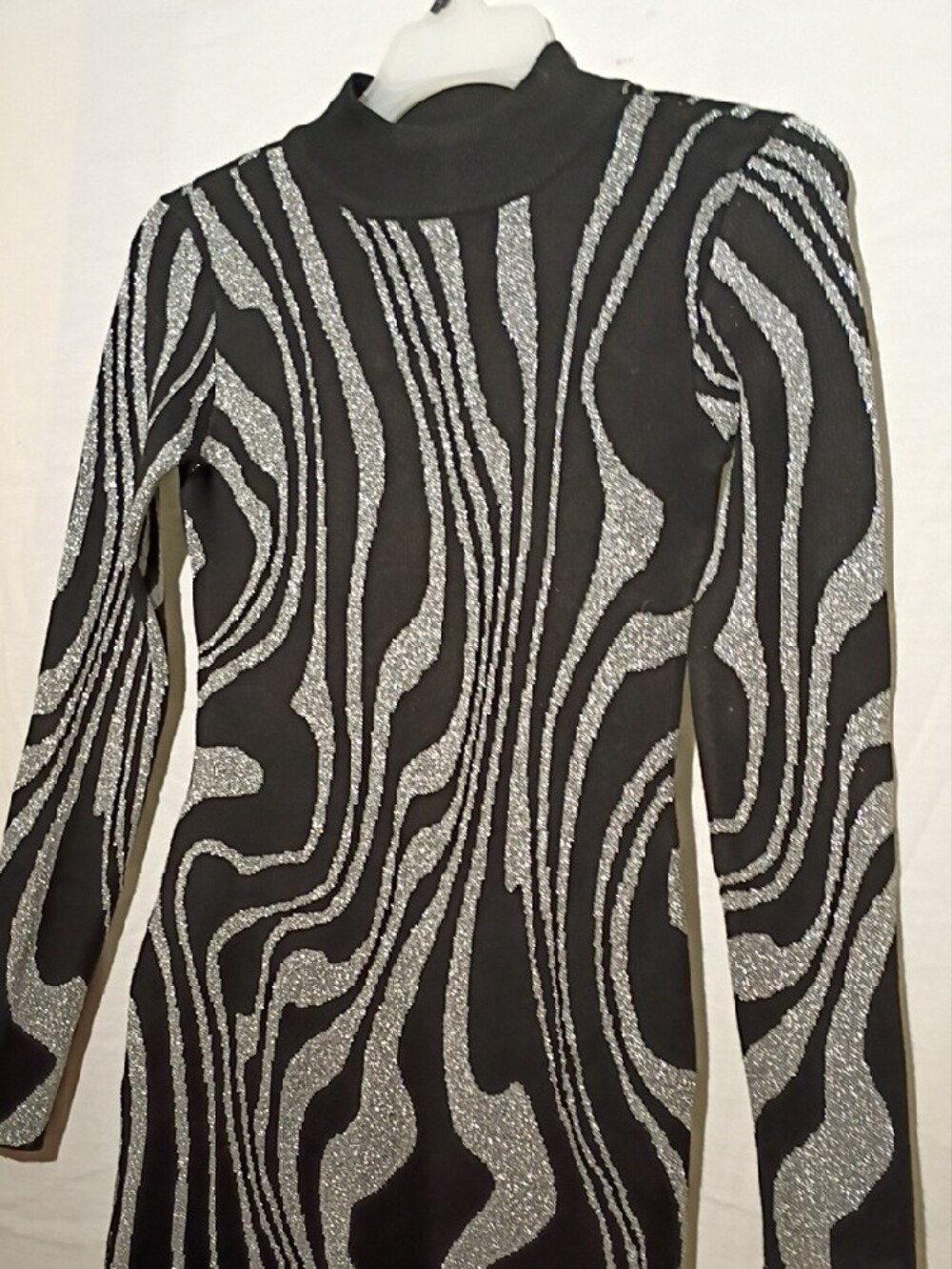 Metallic Bodycon Turtleneck Sweater Dress, Black, Silver, Derek Heart, 6 NWOT - Picture 6 of 12